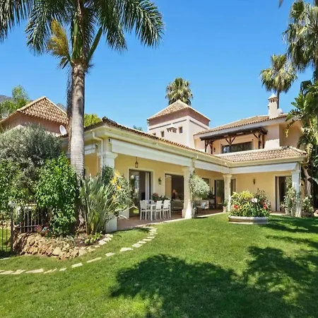 Дом отдыха Magnificent In With Private Pool