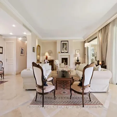 Magnificent In With Private Pool Semesterbostad *